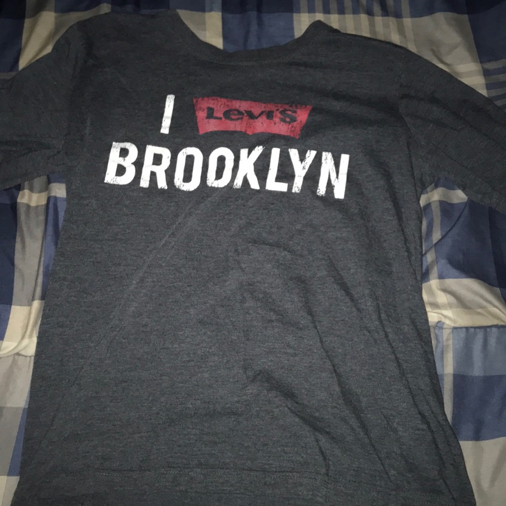 Levi tee